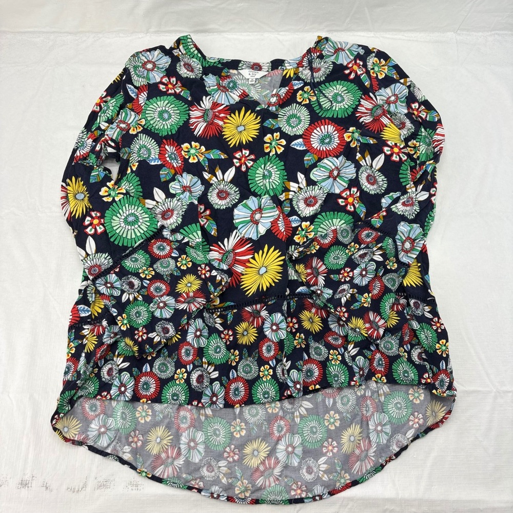 Crown & Ivy Curvy 1X Floral V-Neck Blouse Navy Blue Crochet Trim High-Low Tunic